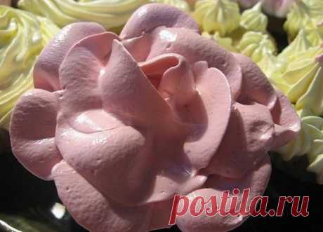 КОСТОЧКИ Туся Чары: Интересно жить с загадочной женщиной. Никогда не знаешь, чего от неё ждать: безумного секса, кота с помойки или цианида в борще)))