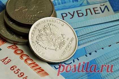 Россиянам рассказали о росте пособий и соцвыплат в феврале. С 1 февраля в России проиндексируют на 11,9 процента свыше 40 пособий — выплаты ветеранам, инвалидам, ликвидаторам техногенных катастроф, беременным женщинам и другие. Об этом рассказала адвокат Ольга Сулим в беседе с «Российском газетой». Минимальный размер пособия по уходу за ребенком увеличат с 7600 до 8500 рублей.