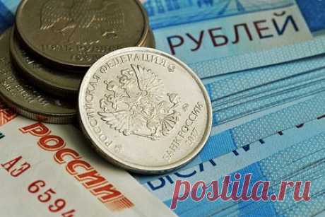 Россиянам рассказали о росте пособий и соцвыплат в феврале. С 1 февраля в России проиндексируют на 11,9 процента свыше 40 пособий — выплаты ветеранам, инвалидам, ликвидаторам техногенных катастроф, беременным женщинам и другие. Об этом рассказала адвокат Ольга Сулим в беседе с «Российском газетой». Минимальный размер пособия по уходу за ребенком увеличат с 7600 до 8500 рублей.
