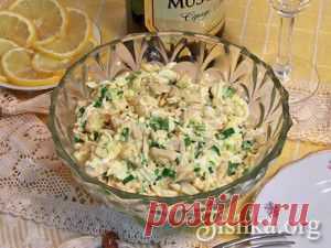 Салат из консервированных кальмаров