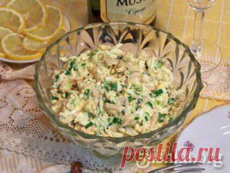 Салат из консервированных кальмаров