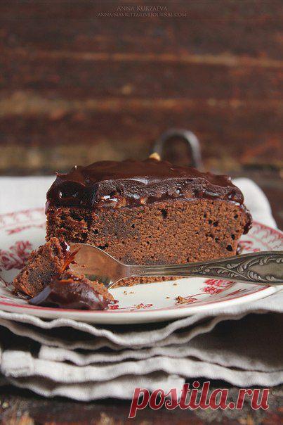 Шоколадный пирог с малиновым джемом и орехами » Кулинарные рецепты