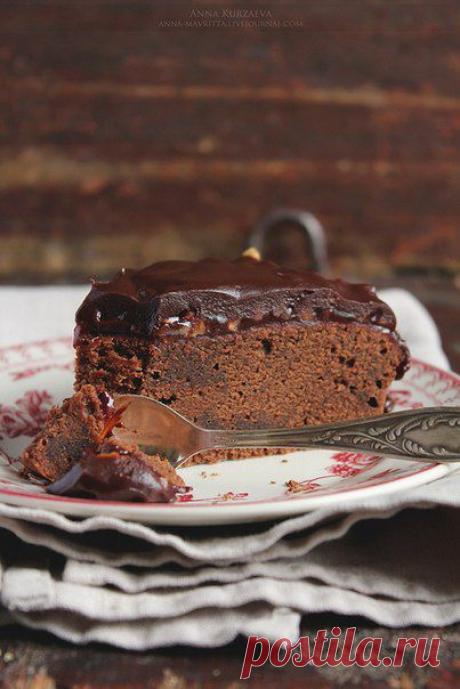 Шоколадный пирог с малиновым джемом и орехами » Кулинарные рецепты