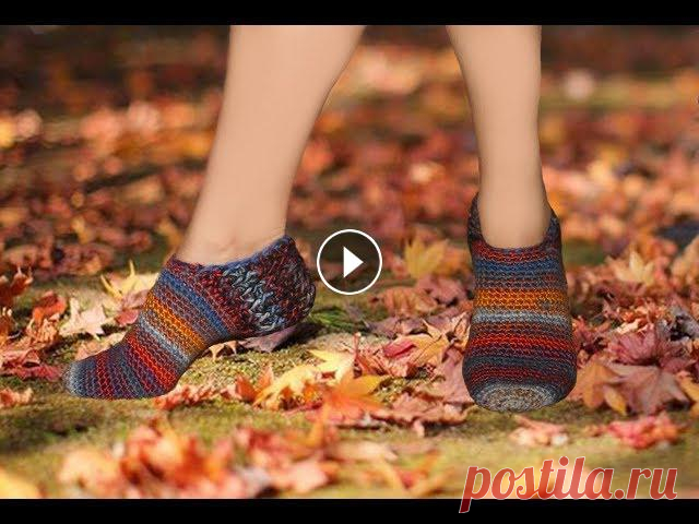 Тапочки крючком (следки, носки). Slippers crocheted (turn on subtitles) Урок по вязанию следков-тапочек для начинающих. Простая и удобная базовая модель. Эти следки без шва на пятке. Они хорошо сидят на ноге. Вы узнаете ка...