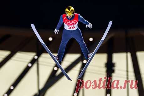 Призер Олимпиады в Пекине рассказал о возможном заговоре на Играх. Российский прыгун с трамплина Евгений Климов рассказал о возможном заговоре на Олимпийских играх-2022 в Пекине. «Ходят разговоры, что одна команда рассказала про другую секретную информацию, и их начали проверять жестко. В результате пошла цепная реакция. Всех проверили и дисквалифицировали», — объяснил он.