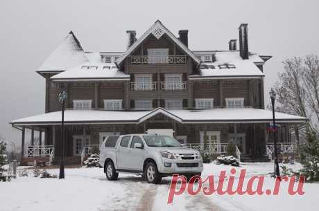 Удар с тыла: тест Isuzu D-Max В 2012 году Chevrolet представило пикап Colorado и пообещало привести его в Россию. Прошло пять лет, и до России он всё-таки добрался, но в обличье Isuzu D-Max. И после 1 000 км по дорогам и бездорожь...