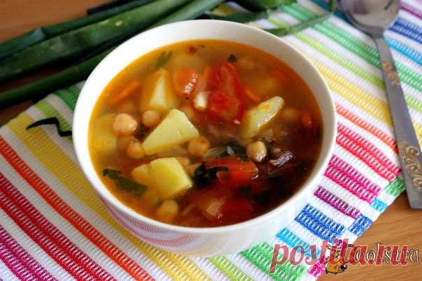 Мясной суп с нутом и помидорами Вкусный, сытный ароматный суп из говядины с нутом и помидорами. Замечательный вариант для обеда в прохладный или дождливый летний день. Понравится и детям, и взрослым.