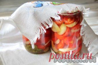 Салат из резаных помидоров с луком на зиму - рецепт с фото Хочу поделиться рецептом вкусного и простого салата из резаных помидоров с луком на зиму. Помидоры для этой консервации лучше использовать твердые, чтобы они не расползлись по банке после добавления кипятка. Количество помидоров регулируйте по своему вкус, исходя из количества банок, которые Вы ...