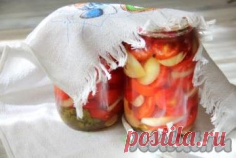 Салат из резаных помидоров с луком на зиму - рецепт с фото Хочу поделиться рецептом вкусного и простого салата из резаных помидоров с луком на зиму. Помидоры для этой консервации лучше использовать твердые, чтобы они не расползлись по банке после добавления кипятка. Количество помидоров регулируйте по своему вкус, исходя из количества банок, которые Вы ...