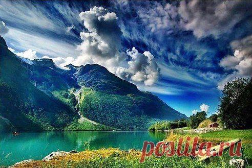 Озеро в Альпах - Швейцария