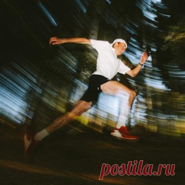 Трейлраннинг требует другого темпа и техники, чем бег по ровной дороге. Эксперты Men's Health советуют учитывать рельеф, укреплять мышцы и заранее готовить организм к нагрузке.