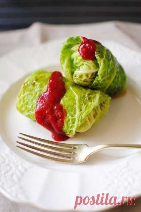 Голубцы из савойской капусты с рисом и лисичками