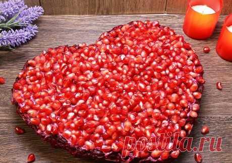 САЛАТ *ГРАНАТОВОЕ СЕРДЦЕ* С КУРИЦЕЙ И ОРЕХАМИ  

Рецепт салата создан на основе «Гранатового браслета», но ингредиенты в нем выкладываются слоями, образуя яркое сердце. Облегчит укладку блюдо или разъемная форма для выпечки в форме сердца. Салат …