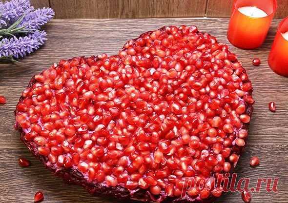 САЛАТ *ГРАНАТОВОЕ СЕРДЦЕ* С КУРИЦЕЙ И ОРЕХАМИ  

Рецепт салата создан на основе «Гранатового браслета», но ингредиенты в нем выкладываются слоями, образуя яркое сердце. Облегчит укладку блюдо или разъемная форма для выпечки в форме сердца. Салат …