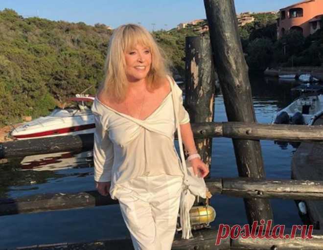 «Восхищаюсь этой женщиной!»: 69-летняя Пугачева произвела фурор зажигательным танцем с Галкиным Максим Галкин, Михаил Земцов, Кристина Орбакайте и Алла Пугачева повеселились на дне рождении у близких друзей. На светское мероприятие Примадонна отечественного шоу-бизнеса взяла с собой и 4-летних б…