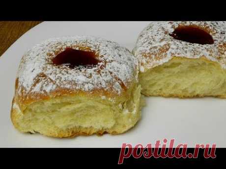 Воздушные,мягкие и такие вкусные БУЛОЧКИ=на 8 булочек весом по 110 г.=
мука.....................................465 г.
молоко.................................250 мл.
дрожжи.......................15 г свежих или 1.5 ч.л. сухих
сахар....................................80 г.
растительное масло..........40 г.
сливочное масло................30 г.
яйца.............................1 шт.+1 шт. для смазывания
соль....................................щепотка
ванилин.....................