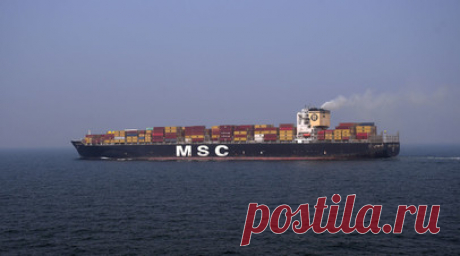 CNBC: перевозчик MSC отказался отправлять суда по Суэцкому каналу из-за атак. Швейцарский контейнерный перевозчик Mediterranean Shipping Company (MSC) объявил о прекращении движения своих судов через Суэцкий канал после атак со стороны мятежников-хуситов. Читать далее