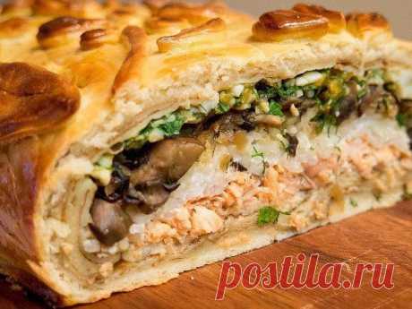 Кулебяка русская

Подлинный русский горячий пирог кулебяка со сложной начинкой из рыбы (горбуша), грибов, риса, вареных яиц и зелени. Сложную начинку сначала заворачиваем в тонкие блины, затем в дрожжевое тесто. Процесс приготовления кулебяки долгий, но это того стоит, чтобы насладиться вкуснейшим пирогом, который прославляли в своих произведения Николай Васильевич Гоголь и Иван Сергеевич Тургенев.

ИНГРЕДИЕНТЫ

Для теста:

600 гр. мука
300 мл. молоко (или вода)
100 гр. сл...