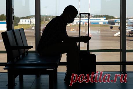 Россияне напились в аэропорту из-за долгого ожидания рейса и пропустили вылет. Пара российских туристов устроила в аэропорту пьяный дебош и была отстранена от рейса. Путешественники из Благовещенска напились в одном из кафе аэропорта Кольцово в Екатеринбурге из-за долгого ожидания обратного рейса. Во время посадки нетрезвые люди начали нецензурно выражаться, потребовалось вызвать полицию.