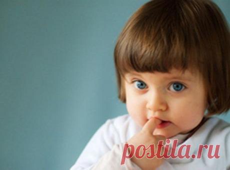 Когда стоит отучать ребёнка сосать пальцы?