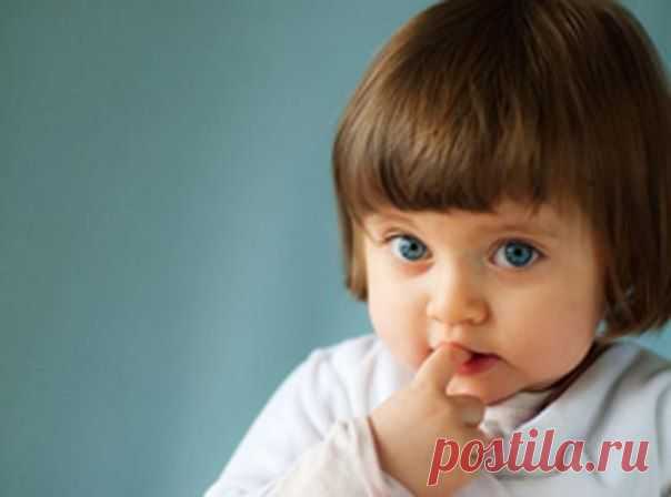 Когда стоит отучать ребёнка сосать пальцы?