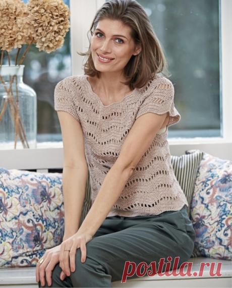 ELEGANT TOP WITH WAVY CROCHETED PATTERN