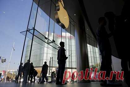Один из создателей iPhone покинул Apple. Корпорацию Apple покинул дизайнер Тан Тан, считающийся одним из создателей iPhone. Специалист ушел в компанию LoveFrom, основанную бывшим ведущим дизайнером Apple Джонни Айвом. Тан Тан будет работать с Айвом над определенным устройством, связанным с искусственным интеллектом, при поддержке OpenAI.