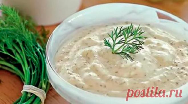 Очень ВКУСНЫЙ и быстрые СОУС к КАРТОФЕЛЬНЫМ блюдам Соус – идеальное дополнение многих блюд. Он помогает скрыть возможные недостатки, объединить составляющие блюда, сделать какой-то акцепт и разнообразить вкус. Подливка может добавить блюду свежести, пикантности, остроты и сладости. Предлагаем вашему вниманию простой и оригинальный рецепт соуса к картофельным блюдам. Он идеально подходит для драников, картошки фри, запеченному картофелю. А также можете его подать с …