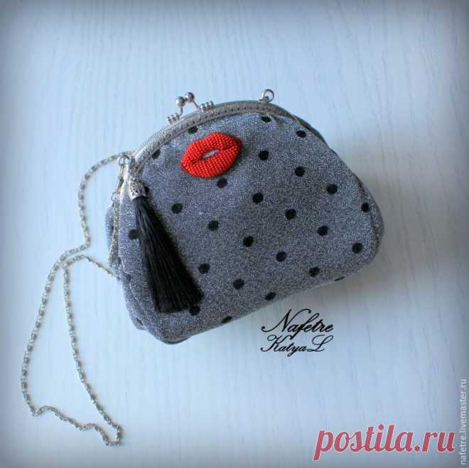 Создаем стильную объемную брошь из бисера «Red Lips» – Ярмарка Мастеров