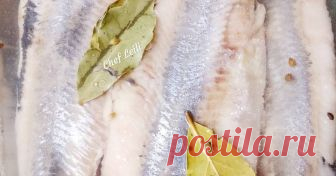Слабосоленая селедочка - пошаговый рецепт с фото. Автор рецепта Chef Leili . Слабосоленая селедочка - пошаговый рецепт с фото. Отличная штука! Подходит для салатов и просто с картошечкой, в меру соленая, немного пряная, плотненькая... Для этого рецепта отлично подходит и скумбрия!