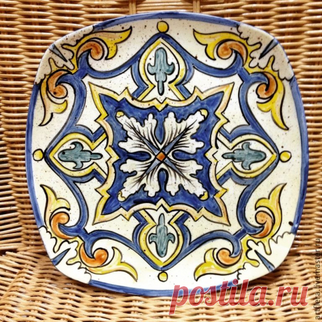 https://www.livemaster.ru/item/9941097-posuda-tarelki-na-stenu-majolika