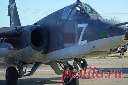 Российская авиация поразила опорные пункты ВСУ на донецком направлении. Министерство обороны России сообщило, что экипажи Су-25 ВКС РФ поразили опорные пункты и живую силу украинских войск на донецком направлении. «Экипажи штурмовиков поразили опорные пункты и живую силу противника на донецком направлении», — говорится в сообщении ведомства.