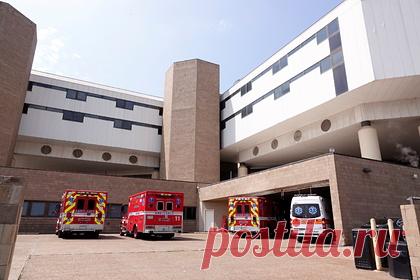 У телеведущей случился инсульт в прямом эфире. У ведущей новостей на канале NBC Джули Чин случился инсульт в прямом эфире, когда она рассказывала об отмене запуска ракеты НАСА. Телеведущая с трудом передала трансляцию синоптику, поскольку не могла произнести слова с телесуфлера. Ее срочно госпитализировали, передает Daily Mail.