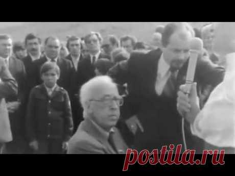 «Магнитогорская пионерская». Стихи Виталия Юферева. Музыка Дмитрия Кабалевского. Аранжировка Владимира Сидорова. Исполняет хор мальчиков «Соловушки Магнитки» под руководством Александра Никитина. Аудиостудия Магнитогорской консерватории. 1999.