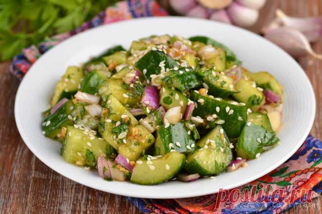 Салат из отбитого огурца с ароматной заправкой за несколько минут
На приготовление такого салата уходит несколько минут. А такой способ измельчения огурца имеет несколько преимуществ. При отбивании огурца уходит много сока, который не будет выделяться в салате. И за счет неровной поверхности кусочки огурца хорошо удерживают заправку. Салат можно готовить с заправкой на основе сметаны, майонеза,...
Читай дальше на сайте. Жми подробнее ➡