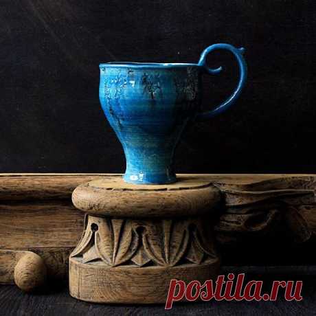 Кружка в синем цвете. Гончарная глина, ангобы, глазурь.
#гончарнаяглина#гончарныйкруг#handmadeceramics #ручнаялепка#посударучнойработы#гончарнаястудия# 
https://vk.com/ceramicatyuminoi