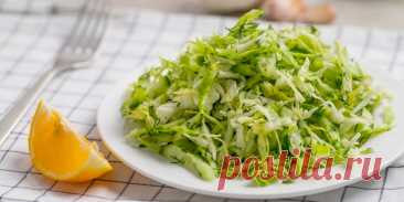 САЛАТ ИЗ КАПУСТЫ С МАРИНОВАННЫМ ЛУКОМ И ЗЕЛЕНЬЮ (СОВЕТСКАЯ КУХНЯ)