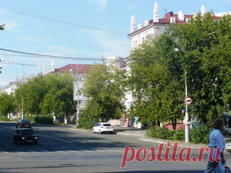 «Город юности моей». Стихи Александра Павлова. Музыка Виталия Титова. Аранжировка Владимира Сидорова.  Исполняют хор мальчиков «Соловушки Магнитки» и мужской вокальный ансамбль «Металлург» под руководством Александра Никитина. Партия фортепиано – Владимир Галицкий. Аудиостудия Магнитогорской консерватории. 1999.