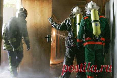 Российский подросток заживо сгорел при пожаре. Месте пожара в Ханты-Мансийске обнаружено тело 16-летней девушки-подростка. По предварительным данным, вечером 15 сентября в здании на улице Строителей произошел пожар. Пожарные, поле того, как потушили огонь, обнаружили в жилом помещении на втором заживо сгоревшую россиянку.