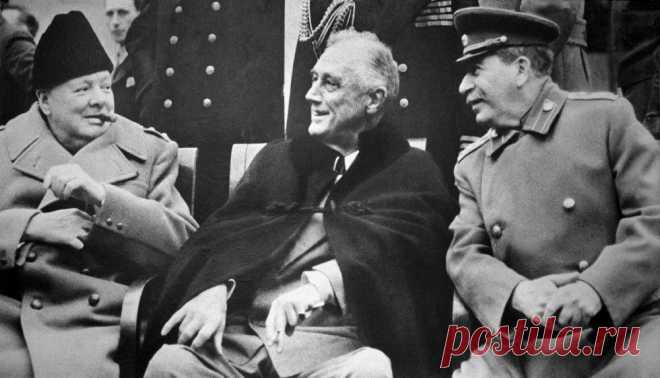 С 4 по 11 февраля 1945 года в Крыму проходила Ялтинская конференция руководителей государств - союзников по антигитлеровской коалиции (СССР, США и Великобритании). Принятые на этой встрече решения заложили основы послевоенного миропорядка, оформили разделение сфер влияния.. Уинстон Черчилль, Франклин Рузвельт и Иосиф Сталин во время Ялтинской конференции. © Фотохроника ТАСС/Самарий Гурарий | ТАСС: Общество - Ялтинская конференция глав государств - союзников по антигитлеровской коалиции 1945 года