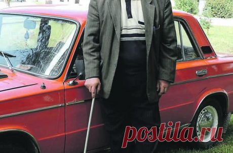 До цього чоловіка звертаються люди з усього світу. Ставить на ноги навіть хворих на рак четвертої стадії Микола Климчук – остання надія людей

До цього чоловіка звертаються люди з усього світу.  З Німеччини, Великобританії, країн колишнього Радянського Союзу і навіть США! Бо він ставить на ноги безнадійно хворих. Тих, кого офіційна медицина «списує» й відправляє додому помирати, Микола Климчук з Корц