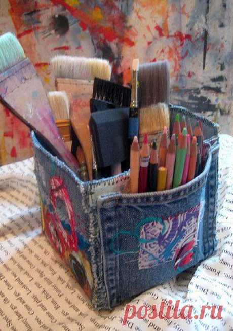 Коробка для карандашей и кистей.  Удобно.