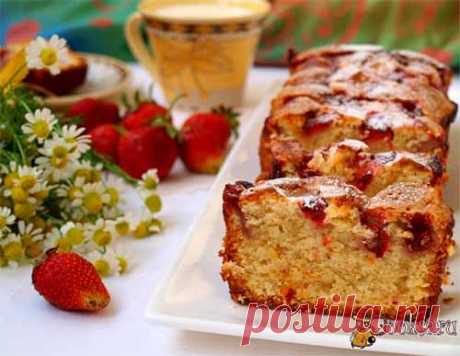Кекс с клубникой