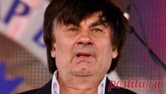 «Ну все, допился!» — выступающий в «памперсах» Серов стал посмешищем | Люблю Себя