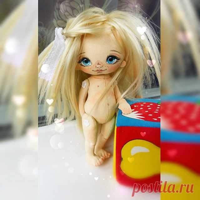 Сладуля капризуля.
#Сладулькиотириски #handmade_nation #хочу_в_ленту_yh #toys_gallery #ярмаркамастеров #handmadedoll #handmade #mysolutionforlive #present #подарок  #настраницу_magikstore  #мастеркрафт #кукларучнойработы #единственныйэкземпляр #текстильнаякукла #ручнаяработа #doll #сделановручную #сделанослюбовью #masterskaya_vasilina #влентусчастья #авторскаякукла #handmade217 #mycreativ_world #my_handmade_look #market_masteroff #hand_made_and_art #текстильнаякукла #ребенок #девочка #блондинка