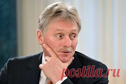 Песков рассказал о раскачивании ситуации на Украине. Украине не нужна помощь по раскачиванию ситуации внутри страны, а соответствующие процессы вызревают изнутри. Об этом заявил официальный представитель Кремля Дмитрий Песков. Песков также отметил, что из Киева регулярно идут разные обвинения и заявления, поэтому Москва не может реагировать на все из них.