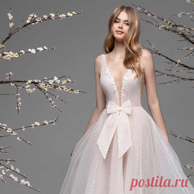 Короткое свадебное платье: мода 2021 - FashionView.ru - ВСЯ МОДА В ДЕТАЛЯХ Был не прав тот чудак, который утверждал, что короткие платья разрешается носить только в будни. В коллекциях многих дизайнеров сегодня можно встретить...