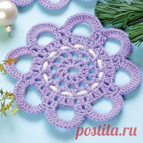 Простая маленькая салфетка крючком