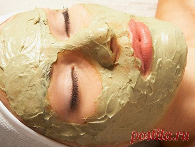 Витаминная маска для лица - Полчаса релакса вечером, и утром вы себя не узнаете!

Для маски брокколи отварить (без соли) и смешивать с разными ингредиентами, например,  масло арганы,  с грейпфрутовым, апельсиновым соком.. Наносим на полчаса вечером,! Смывать маску нужно теплой водой. 
Для сухой кожи подойдут сливки или натуральный жирный творог. Область вокруг глаз можно напитать смесью спелого авокадо, брокколи и сметаны.