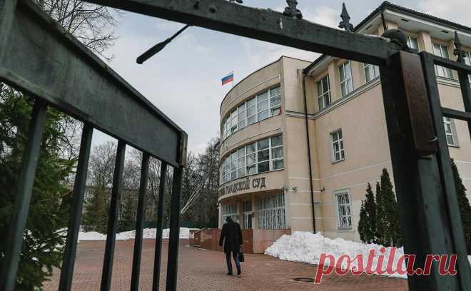 Родители раненной ножом в лицее в Химках пятиклассницы подали в суд. Родители школьницы из подмосковных Химок, попавшей в реанимацию с ножевыми ранениями из-за драки с одноклассницей, подали исковое заявление с требованием компенсации морального вреда и вреда здоровью и жизни ребенка.